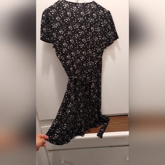 👜GUC Wild Fable Jrs Small Wrap Mini Dress Black w/White‎ Stars V-Neck - Picture 5 of 9